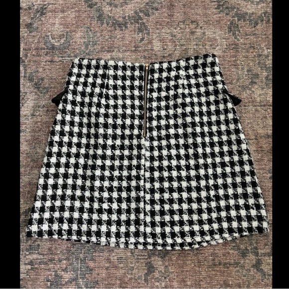 Rochelle Houndstooth Mini Skirt - Picture 7 of 10